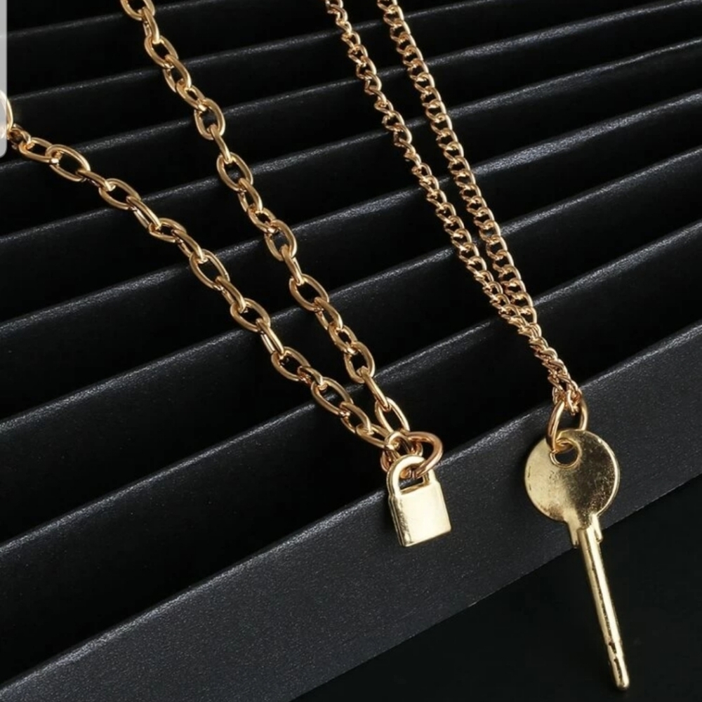 *Astrid* Lock and Key Necklace - Picture 3 of 4